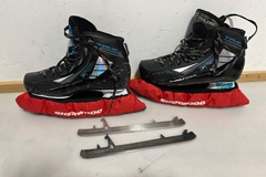 Verkaufen mit Online-Zahlungen: Goalie-Schlittschuhe True TF7 – Gr. 7,5R + Wechselkufen