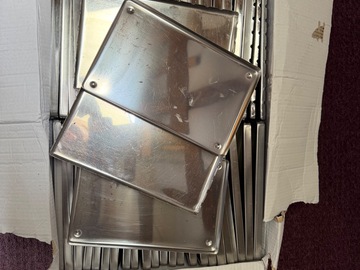 Gebruikte apparatuur: Behandel trays staal  65 stuks 