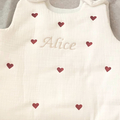 Sale retail: Gigoteuse coeurs brodée prénom 0-6 mois