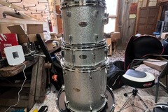 Selling with online payment: Pearl Forum series in EXCELLENT condition