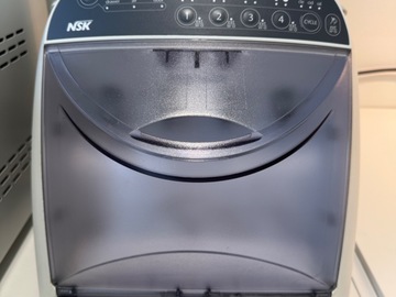 Gebruikte apparatuur: NSK iCare+ onderhouds- en reinigingssysteem voor tandheelkundige 