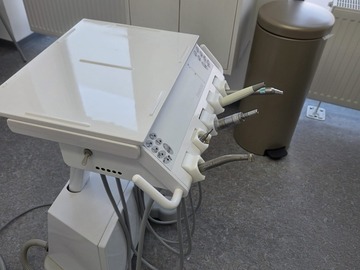 Gebruikte apparatuur: Finndent stand alone cart