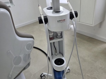 Gebruikte apparatuur: EMS AIRFLOW PROPHYLAXIS MASTER