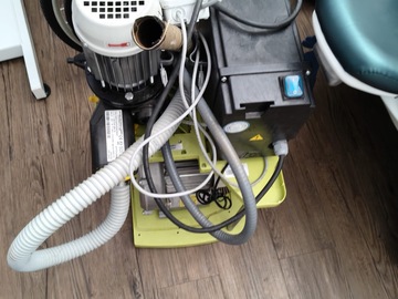 Gebruikte apparatuur: Behandelstoel compact I classic & cattani compressor/afzuigmotor