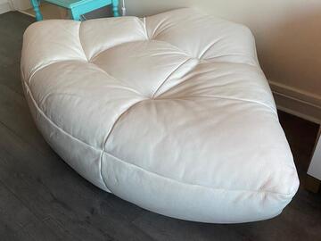 Vente: Pouf blanc cuir CHateau d'Ax parfait état