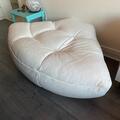 Vente: Pouf blanc cuir CHateau d'Ax parfait état