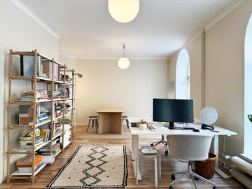 Yhteisöllinen työtila: Huone/pöytäpaikka toimistotilasta Katajanokalta