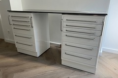 Gebruikte apparatuur: Medisch bureau Astra (3 stuks beschikbaar)