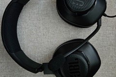 Selling: Almost new Gaming headset, keyboard and mouse for sale