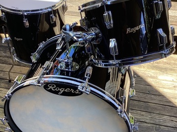 Selling with online payment: Rogers powertone drum set