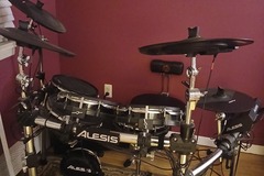 Selling with online payment: Drum Kit for Sale
