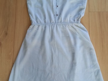 Selling: ROBE BLEU PALE