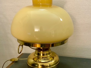 Partage: Lampe laiton / opaline. 65€