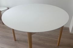Selling: Jysk extendable dining table Ø110/110x200
