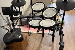 Selling with online payment: Roland V-Drums TD-07DMK Electronic Drum Set