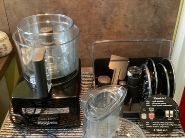 Selling: ROBOT MAGIMIX 4200XL
