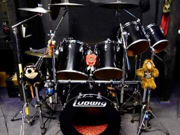Selling with online payment: 7pc Ludwig Drum Kit 