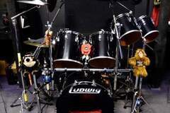 Selling with online payment: 7pc Ludwig Drum Kit 