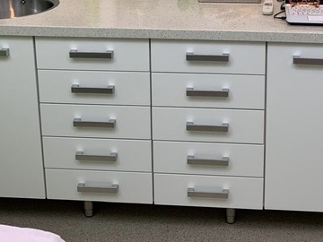 Gebruikte apparatuur: Tulp keukens kasten wand instrumentenkast composiet blad 