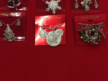 Bulk Lots: 100 pcs-Christmas Jewelry-Necks, Bracelets, Earrings, Pins 