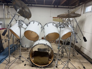 Selling with online payment: 1981 Ludwig USA Maple Concert Tom Arena Drum Kit 