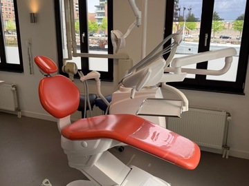 Gebruikte apparatuur: MR Dental | Castellini Puma Eli R | Behandelstoel 