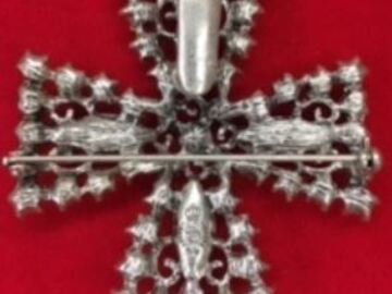 Bulk Lots: 50 pcs--2" Swarovski Encrusted Pendant/Pin on 24" Chain-$1.99pcs