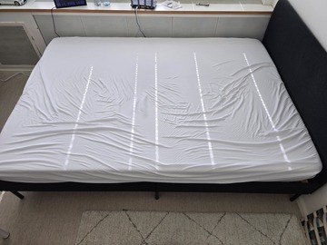 Selling: Bedframe with nice Matress!