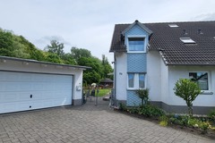 Tauschobjekt: Halle(Saale) - Biete DHH mit großem Grundstück, suche ETW o. Haus