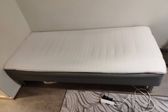 Myydään: Jysk bed with top mattress 90x200 cm
