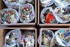 Bulk Lots: 200pcs Mixed Fashion Jewelry Ring Earring Necklace and Bracelet