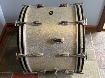 Wanted/Looking For/Trade: wtb: Slingerland 22” Silver Sparkle bass drum 