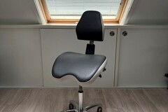 Gebruikte apparatuur: Ergonomische stoel van BQE, model Back-up 