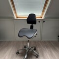 Gebruikte apparatuur: Ergonomische stoel van BQE, model Back-up 
