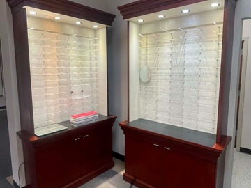 Selling with online payment: Eye Designs Optical display