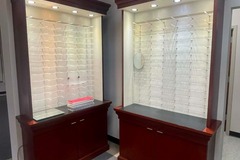 Selling with online payment: Eye Designs Optical display