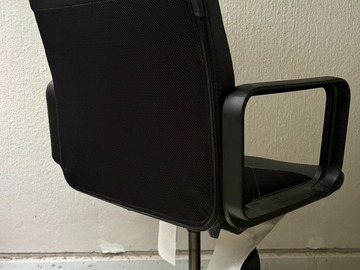 Selling: Desk Chair 