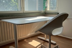 Myydään: Ikea Bekant table & chair