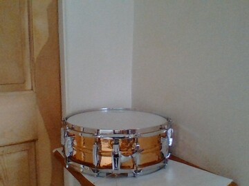 Selling with online payment: LUDWIG 5X14 BRONZE HAMMERED SNARE DRUM