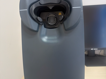 Selling with online payment: Auto Focus Retina Camera Visionix Model VX610