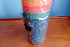 Vente: Lot de 4 gobelets en plastique neufs