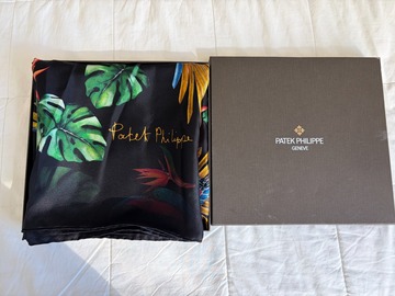 Selling with online payment: [EU][NO US TAX] New Patek Philippe black parrots motif silk shawl