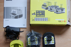 À vendre: RYOBI Pack 2 batteries One+ 5.0Ah 1 chargeur rapide