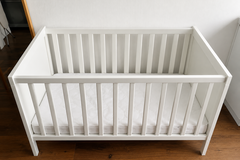 Zu verkaufen: Lit bébé + matelas 