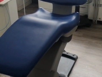 Gebruikte apparatuur: 2 gebruikte tandartsstoelen