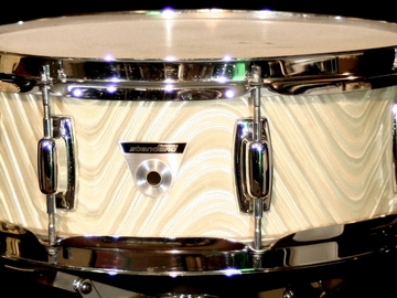 Selling with online payment:  March 1971 Ludwig Standard snare drum in Silver Astro