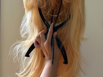 Selling with online payment: Layered Blonde wig 