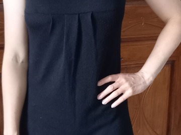 Vente: PETITE ROBE NOIRE AVEC COL 