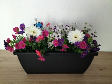 Vente: balconnières avec fleurs artificielle bien garnie