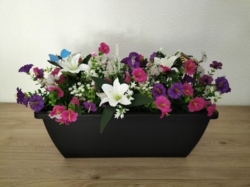 Vente: balconnières avec fleurs artificielle bien garnie